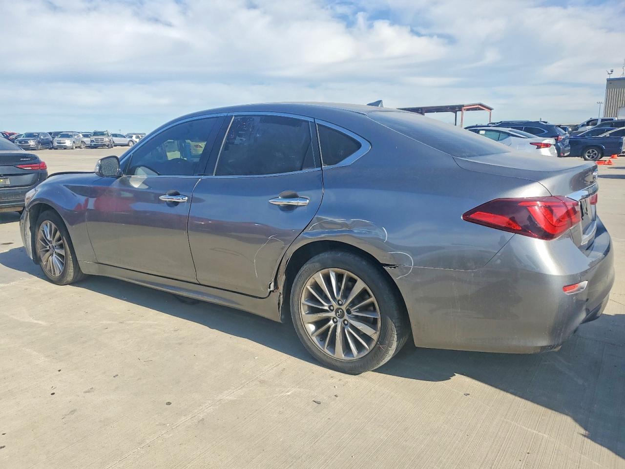 2017 INFINITI Q70