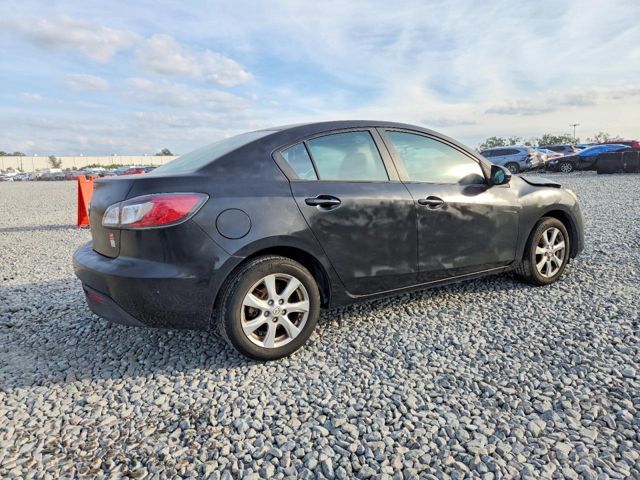 2011 MAZDA 3