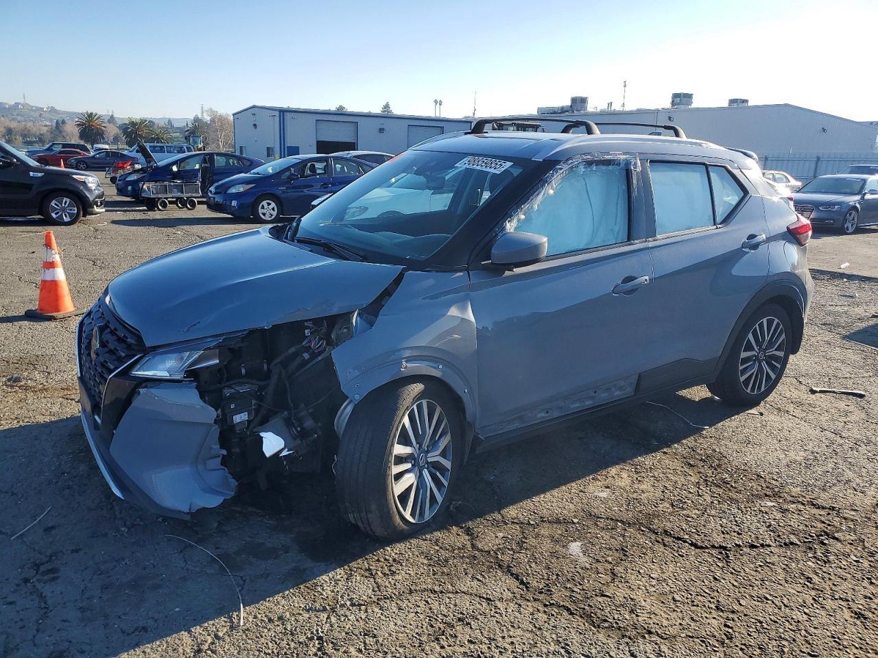2021 NISSAN KICKS