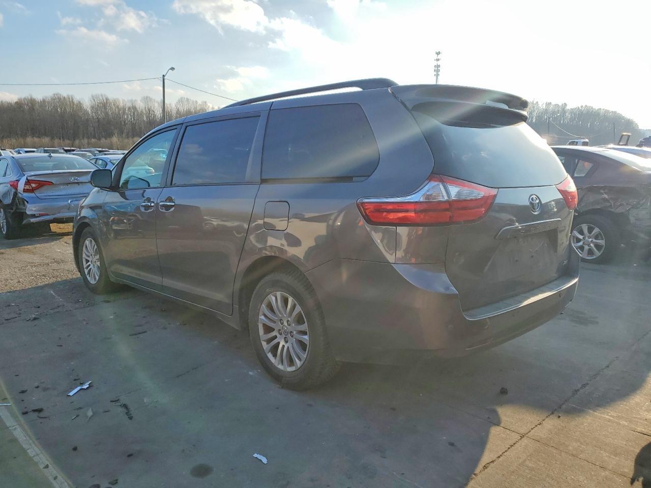 2016 TOYOTA SIENNA