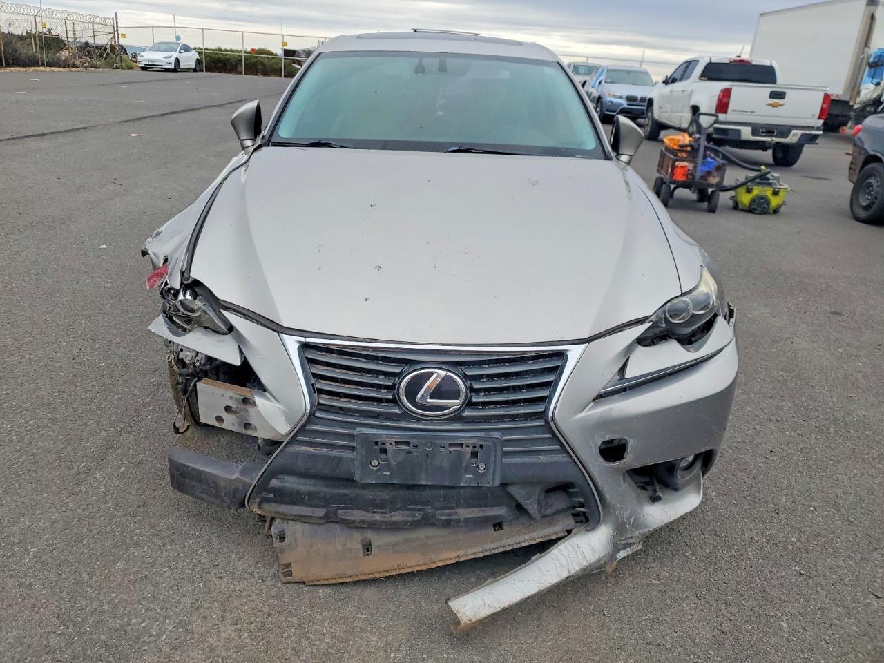 2016 LEXUS IS 200t