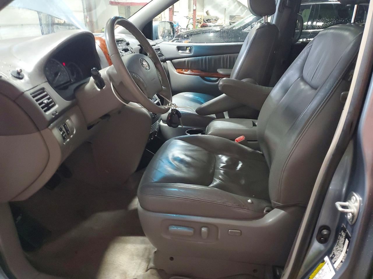 2005 TOYOTA SIENNA