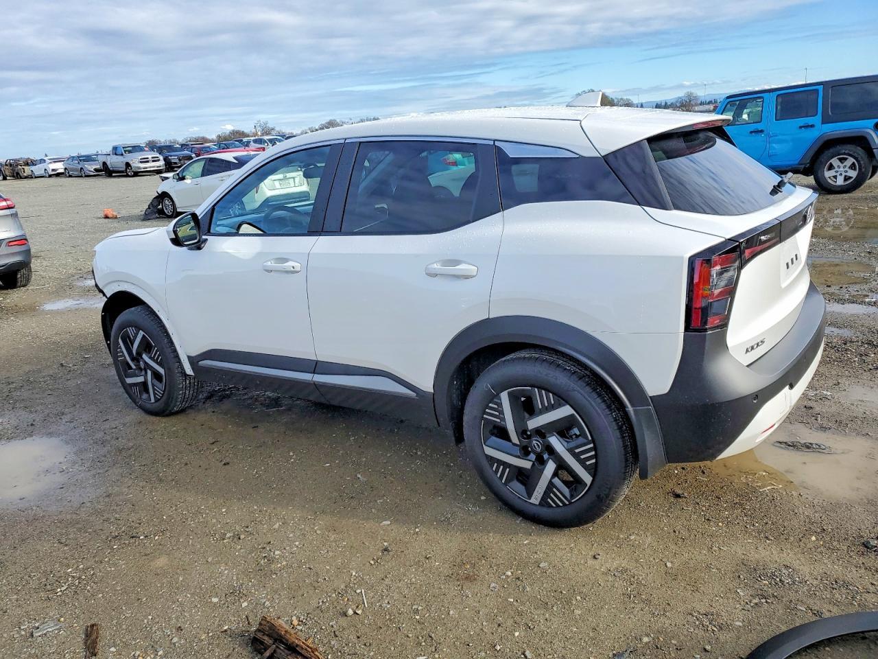 2025 NISSAN KICKS