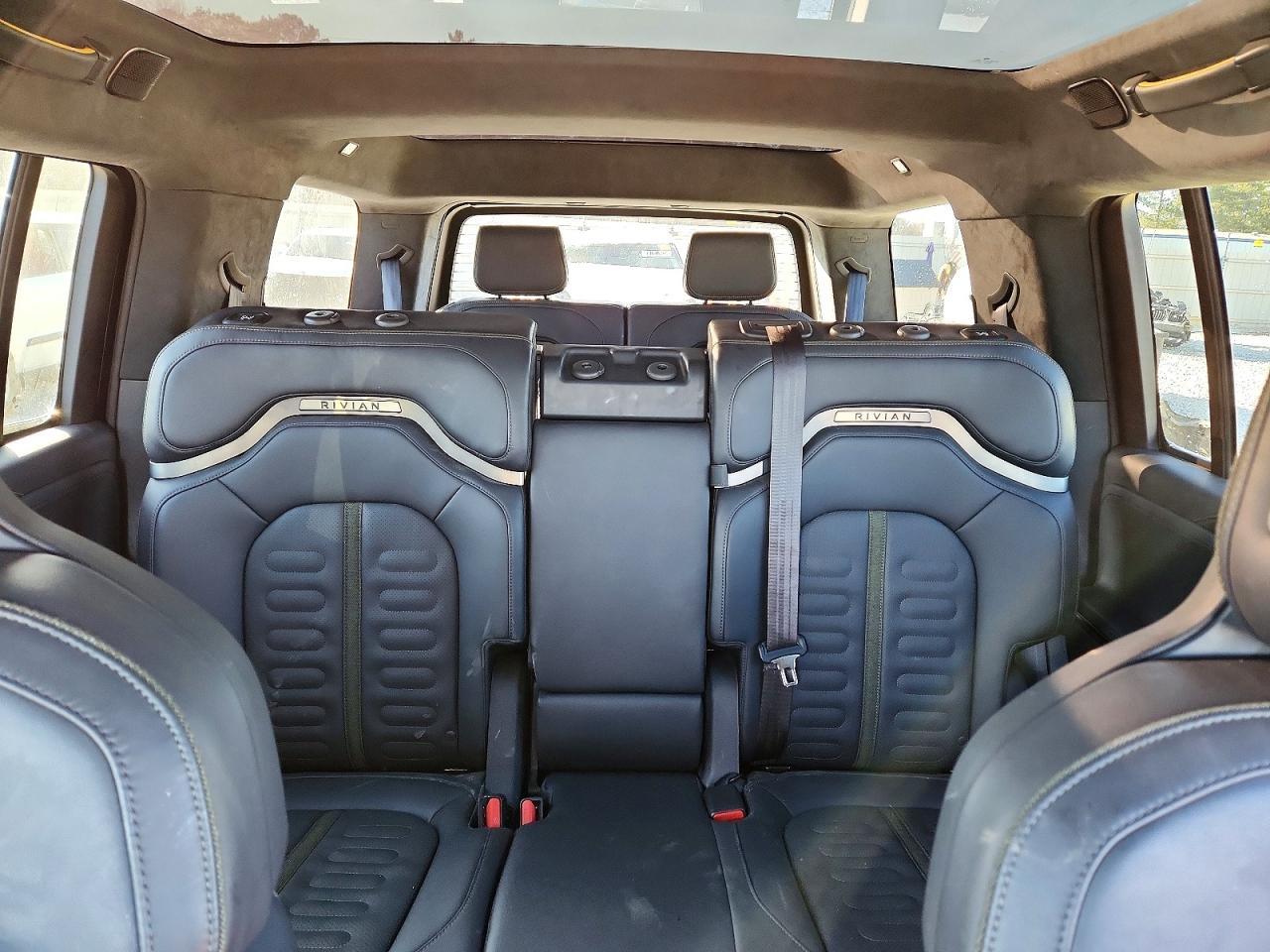 2023 RIVIAN R1s