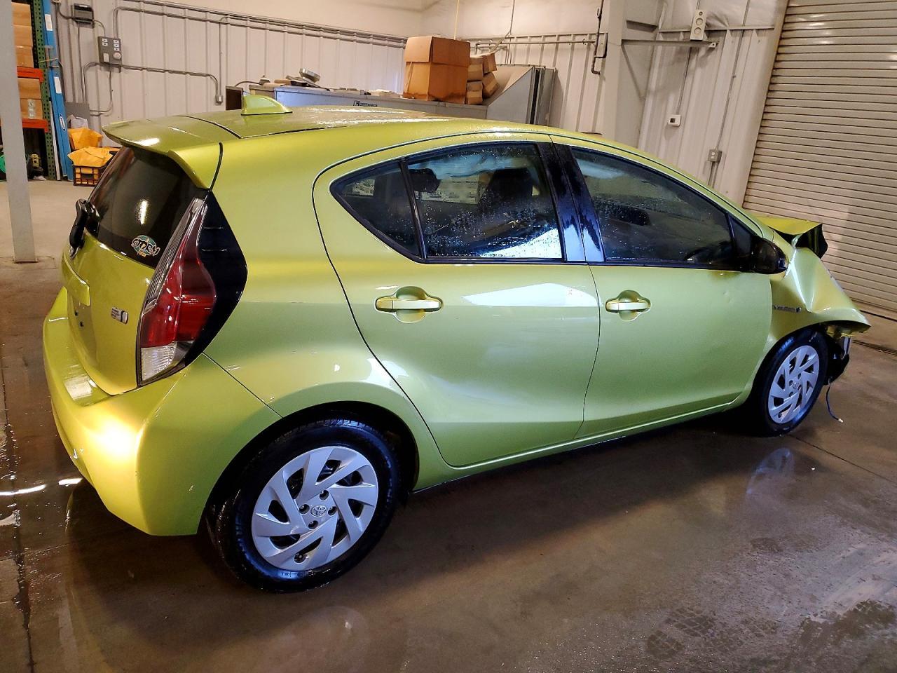 2016 TOYOTA Prius c