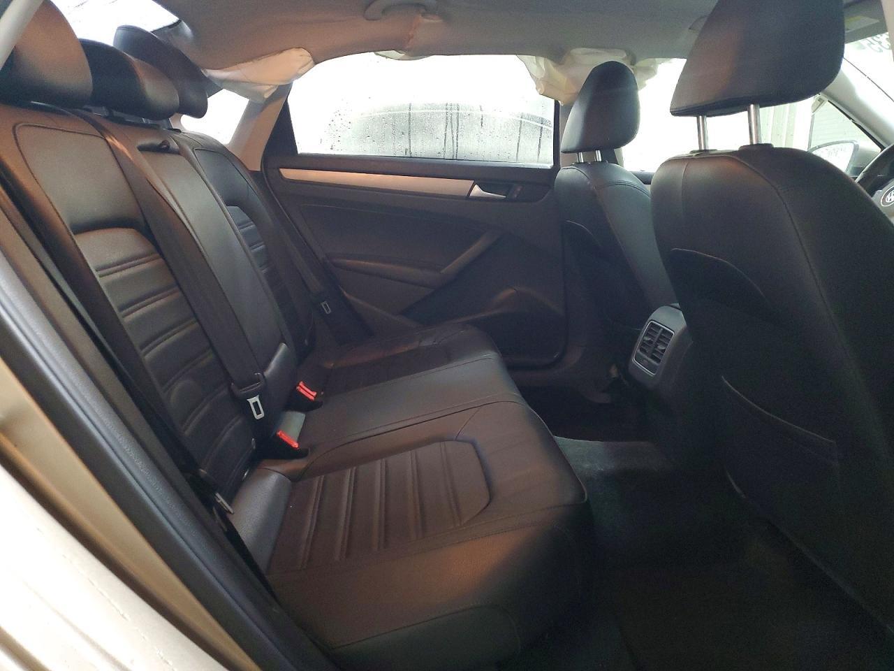 2015 VOLKSWAGEN Passat