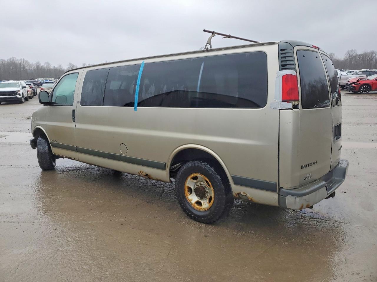 2002 CHEVROLET Express 3500