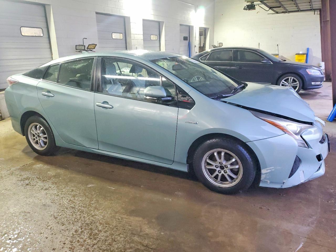 2016 TOYOTA PRIUS