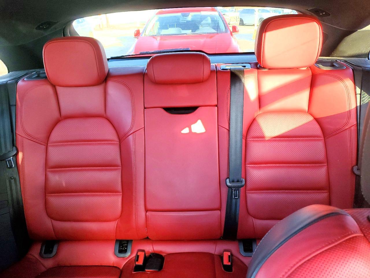 2016 PORSCHE Macan
