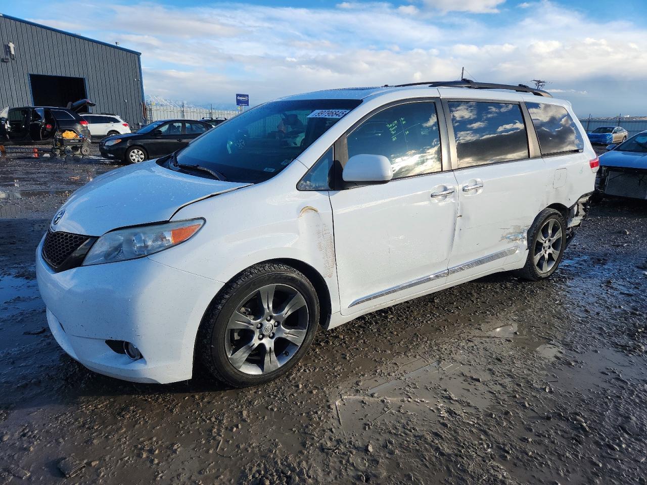 2013 TOYOTA SIENNA