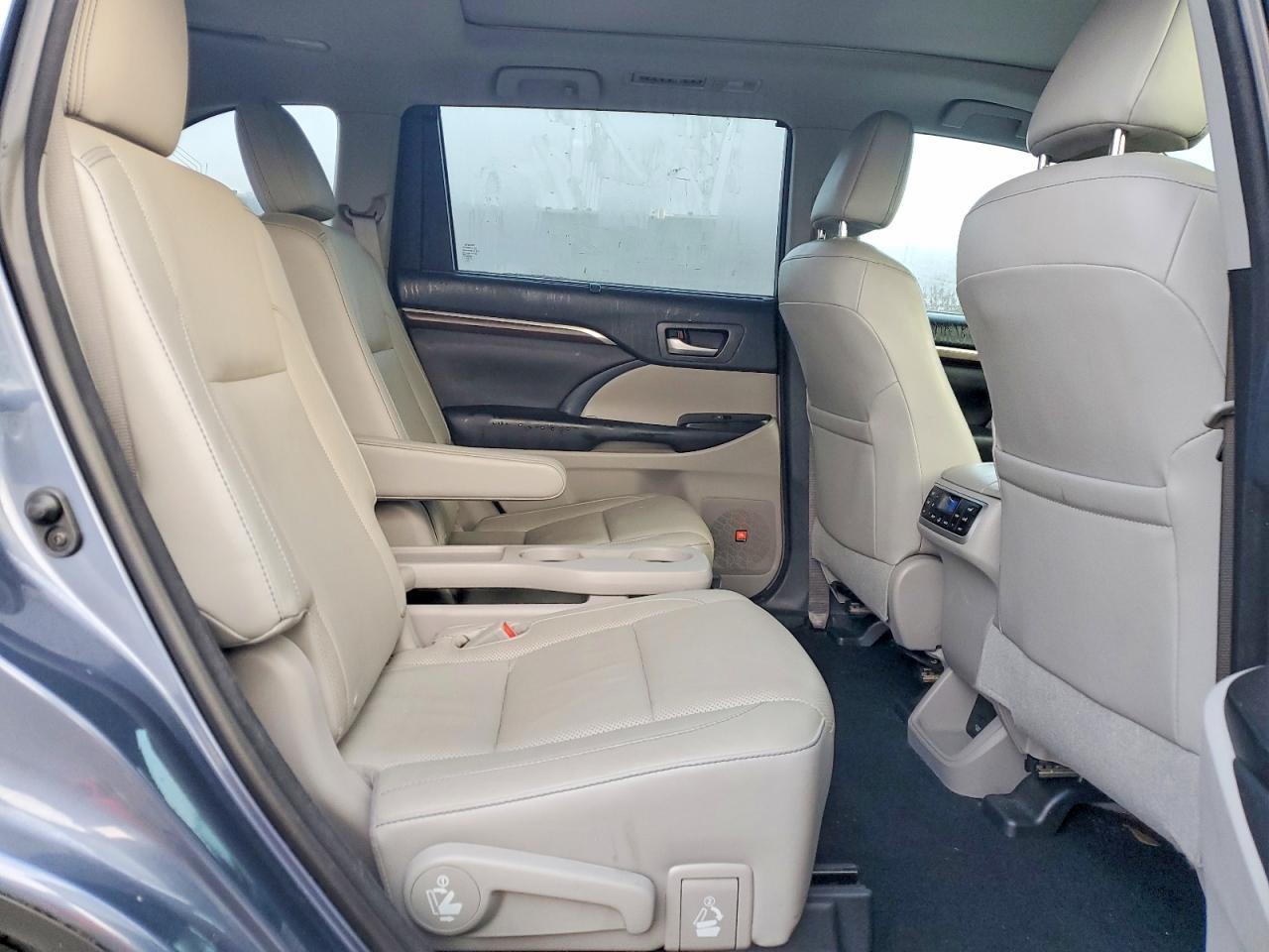 2016 TOYOTA HIGHLANDER