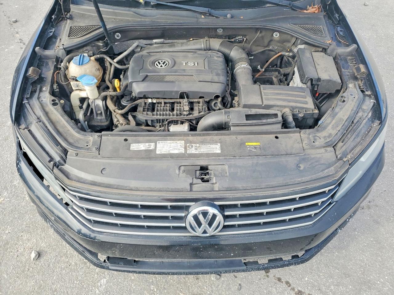 2016 VOLKSWAGEN Passat