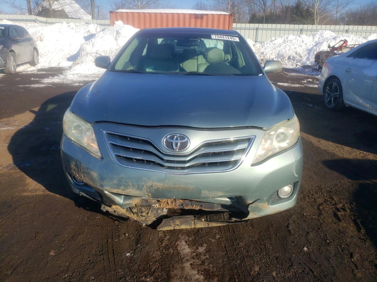 2011 TOYOTA CAMRY