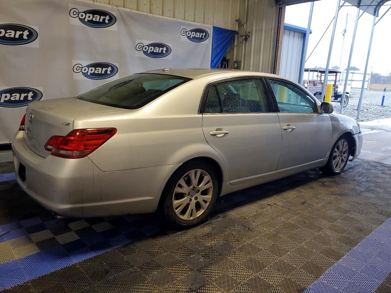 2010 TOYOTA Avalon