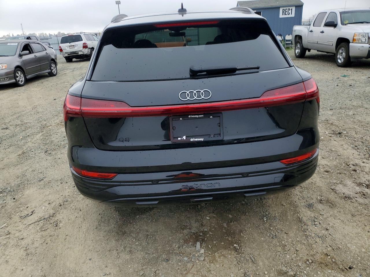 2024 AUDI Q8