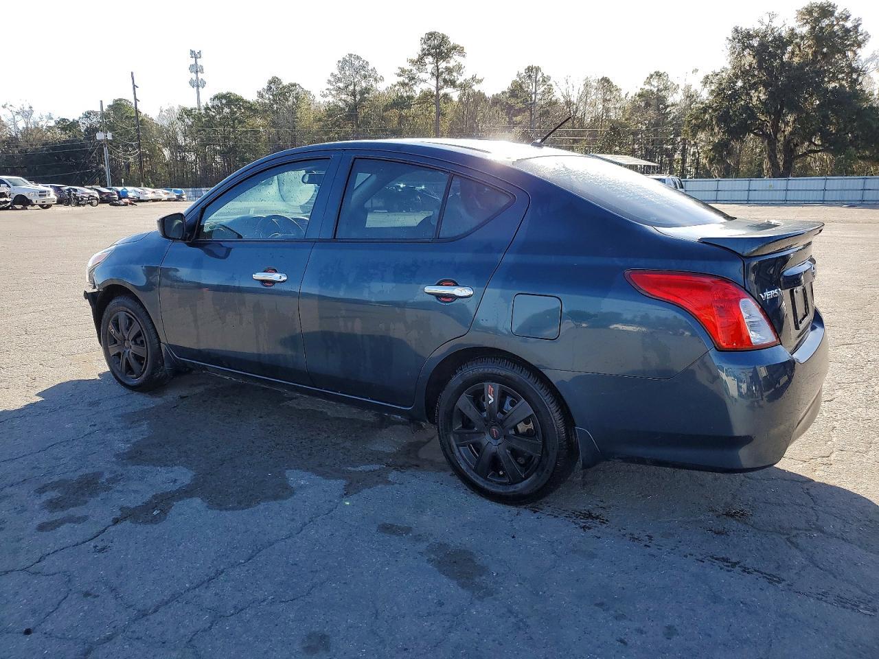 2017 NISSAN VERSA