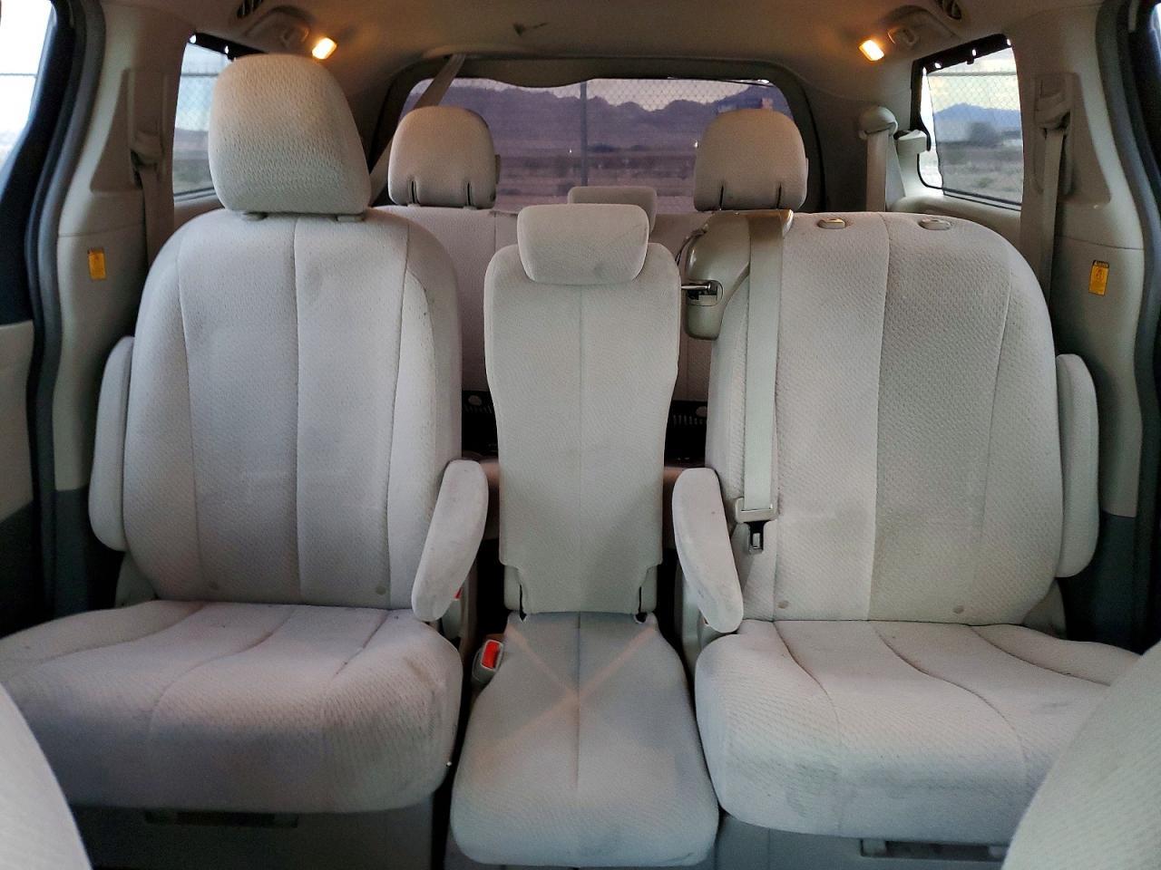 2012 TOYOTA SIENNA