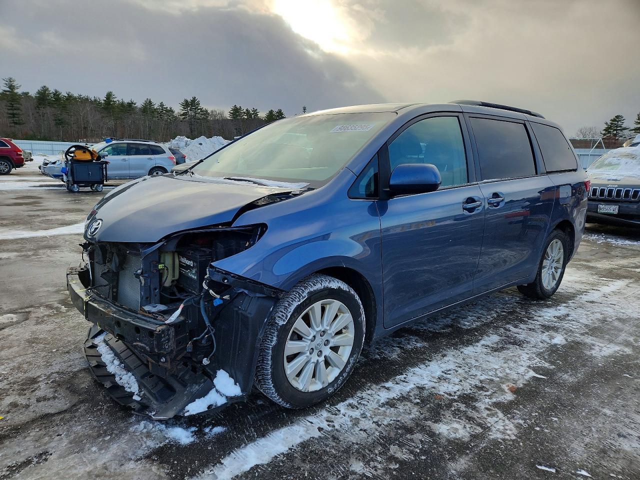 2015 TOYOTA SIENNA