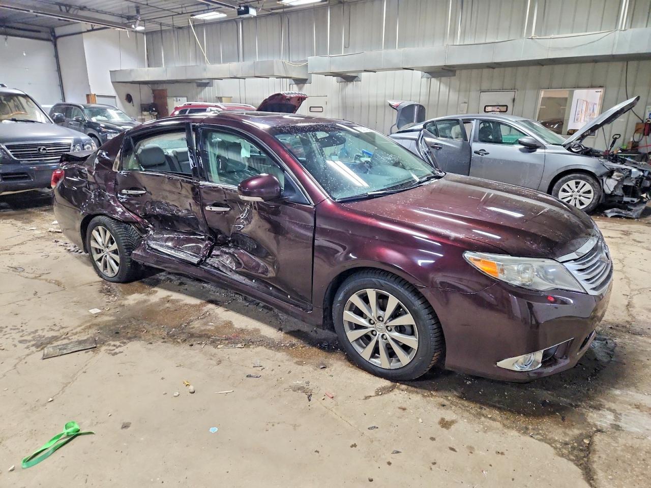 2011 TOYOTA Avalon