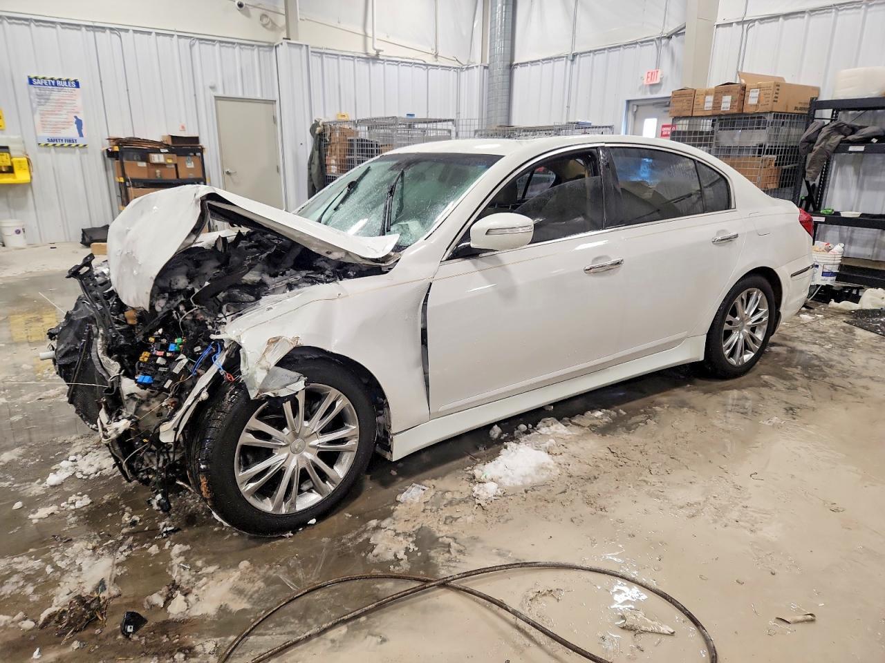 2013 HYUNDAI GENESIS