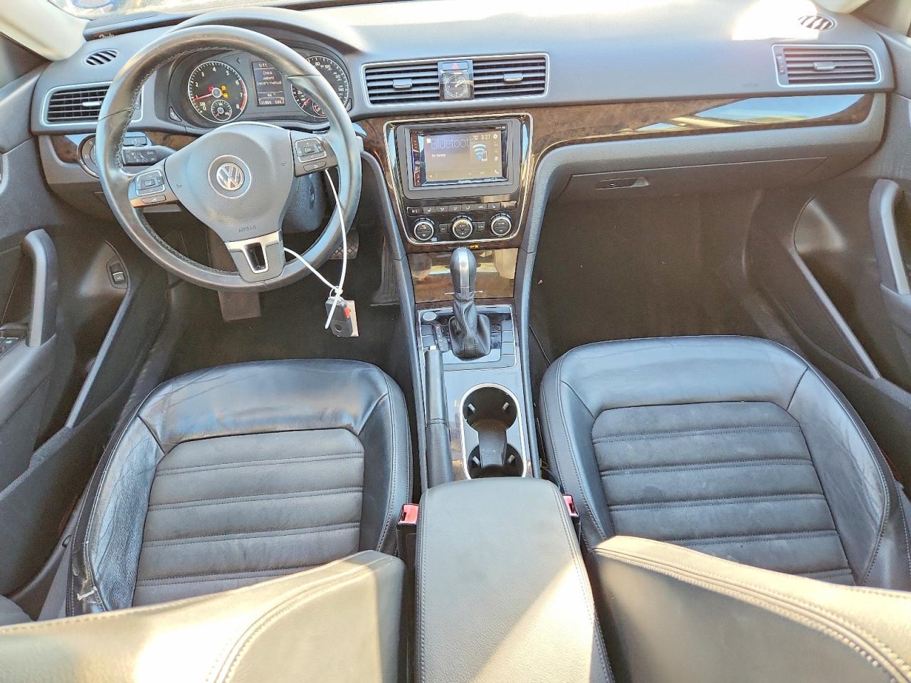 2014 VOLKSWAGEN Passat