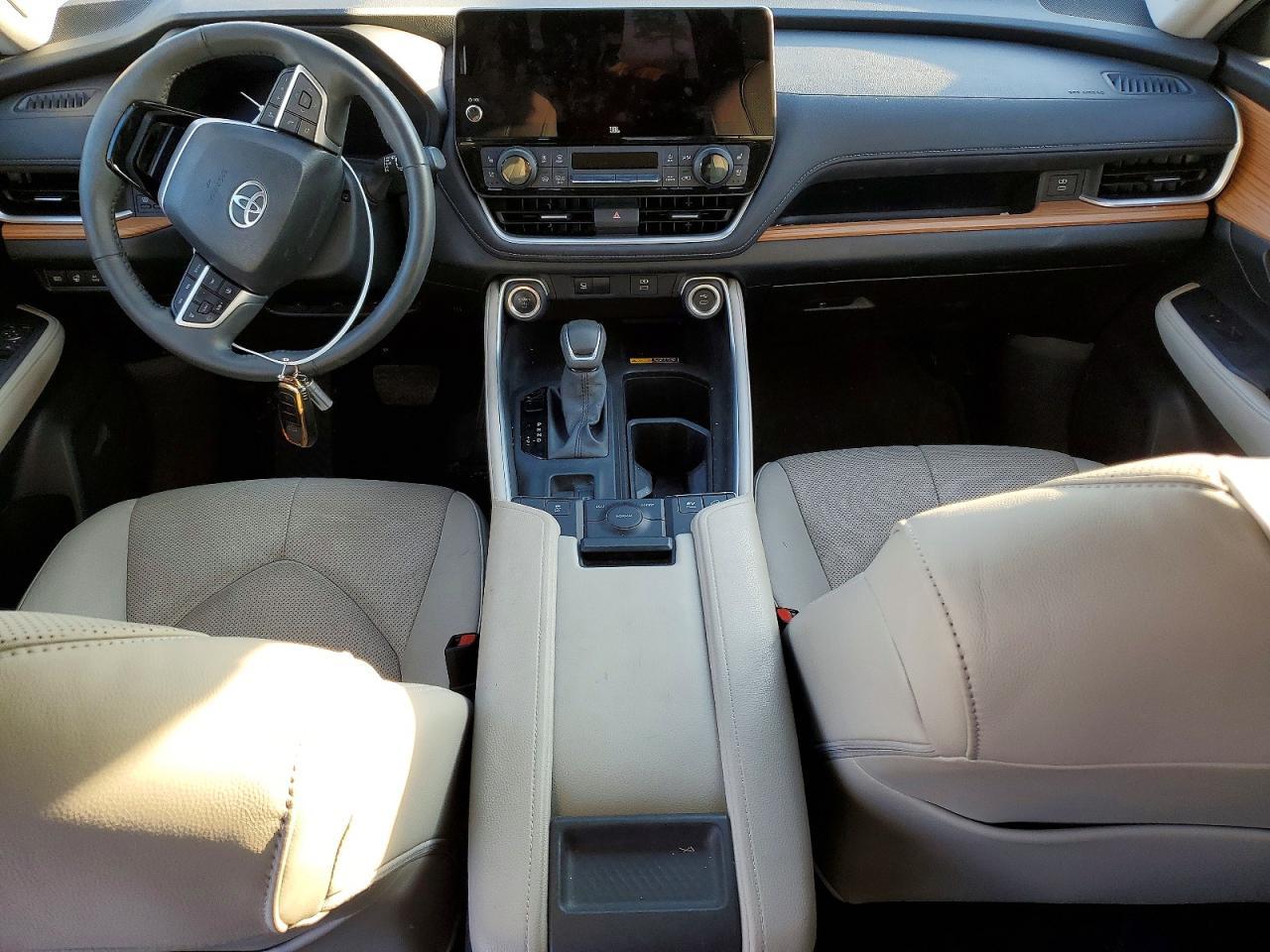 2024 TOYOTA HIGHLANDER