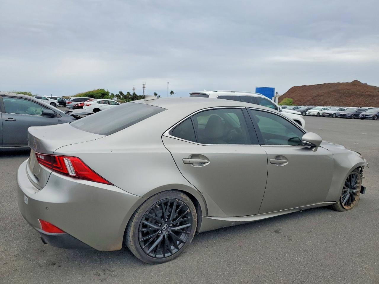 2016 LEXUS IS 200t