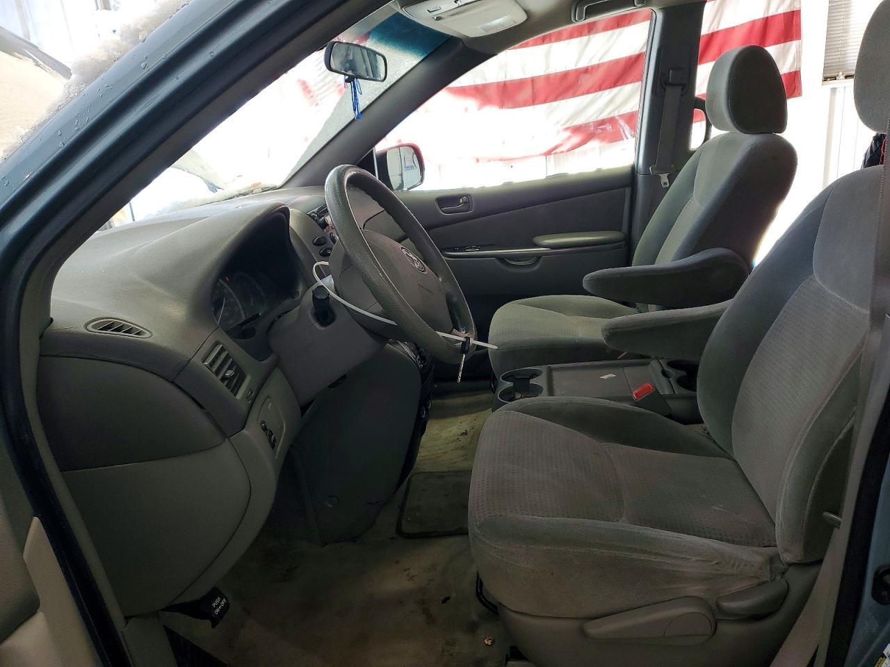2009 TOYOTA SIENNA