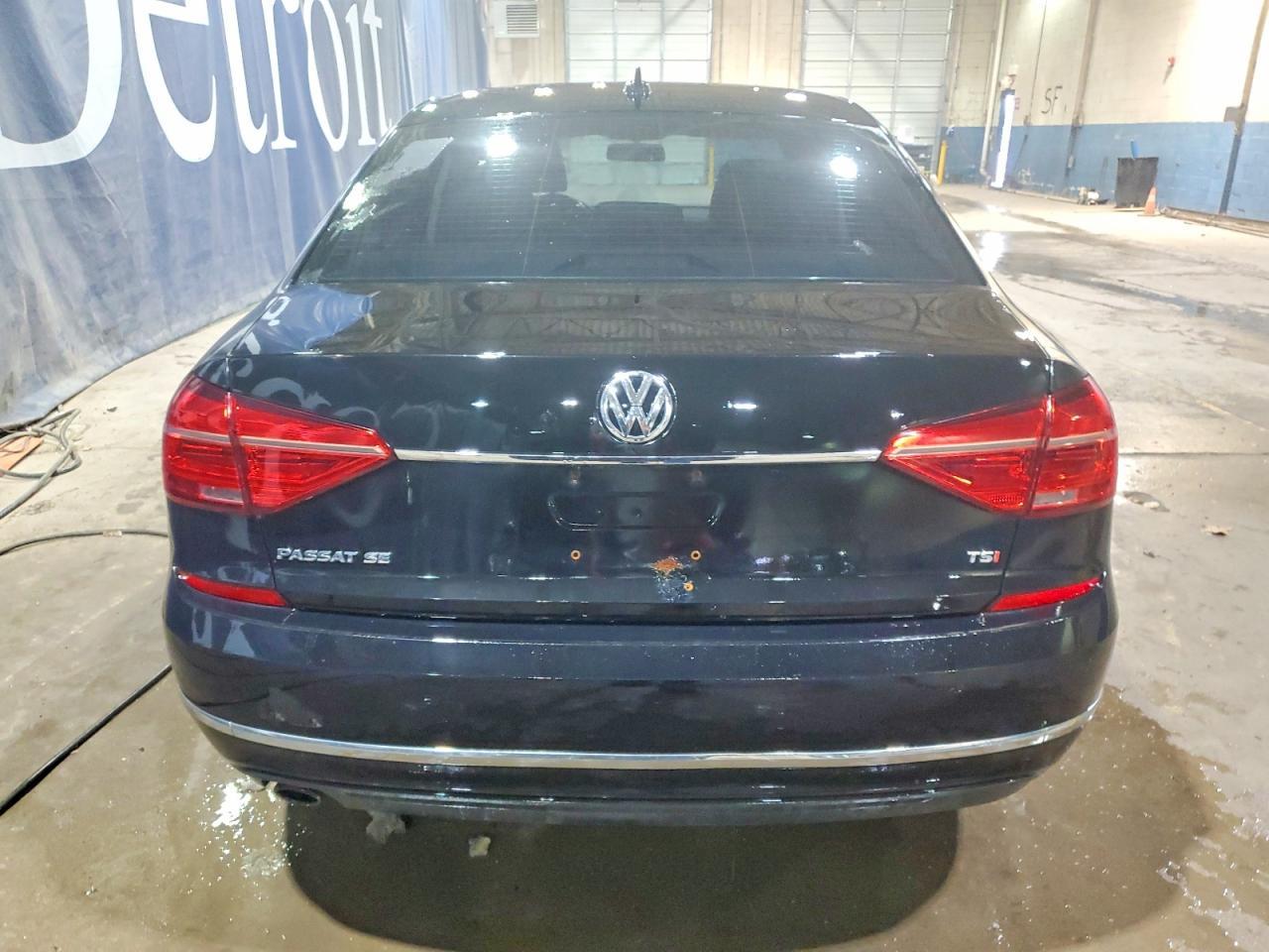 2016 VOLKSWAGEN Passat