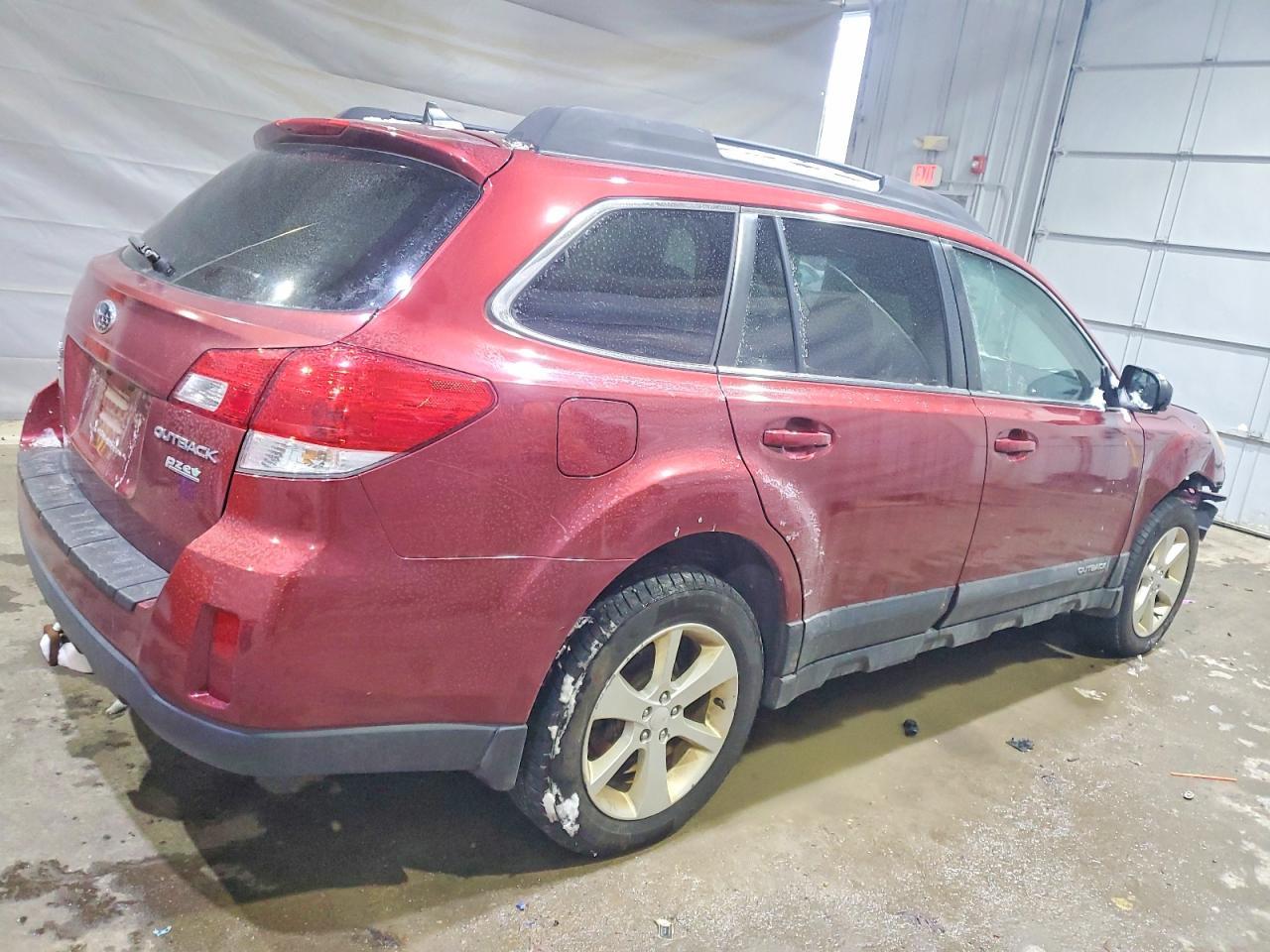 2014 SUBARU Outback