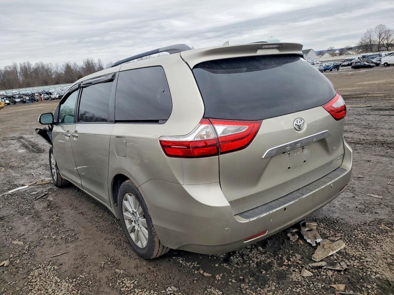 2015 TOYOTA SIENNA