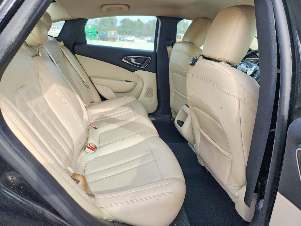 2016 CHRYSLER 200