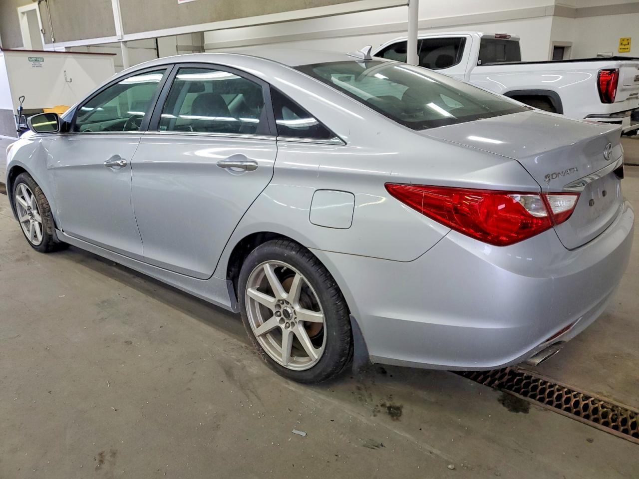 2011 HYUNDAI SONATA