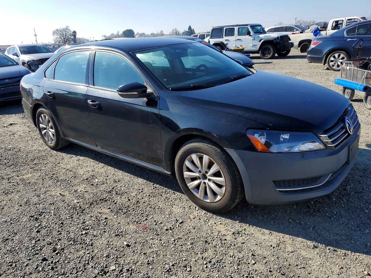 2012 VOLKSWAGEN Passat