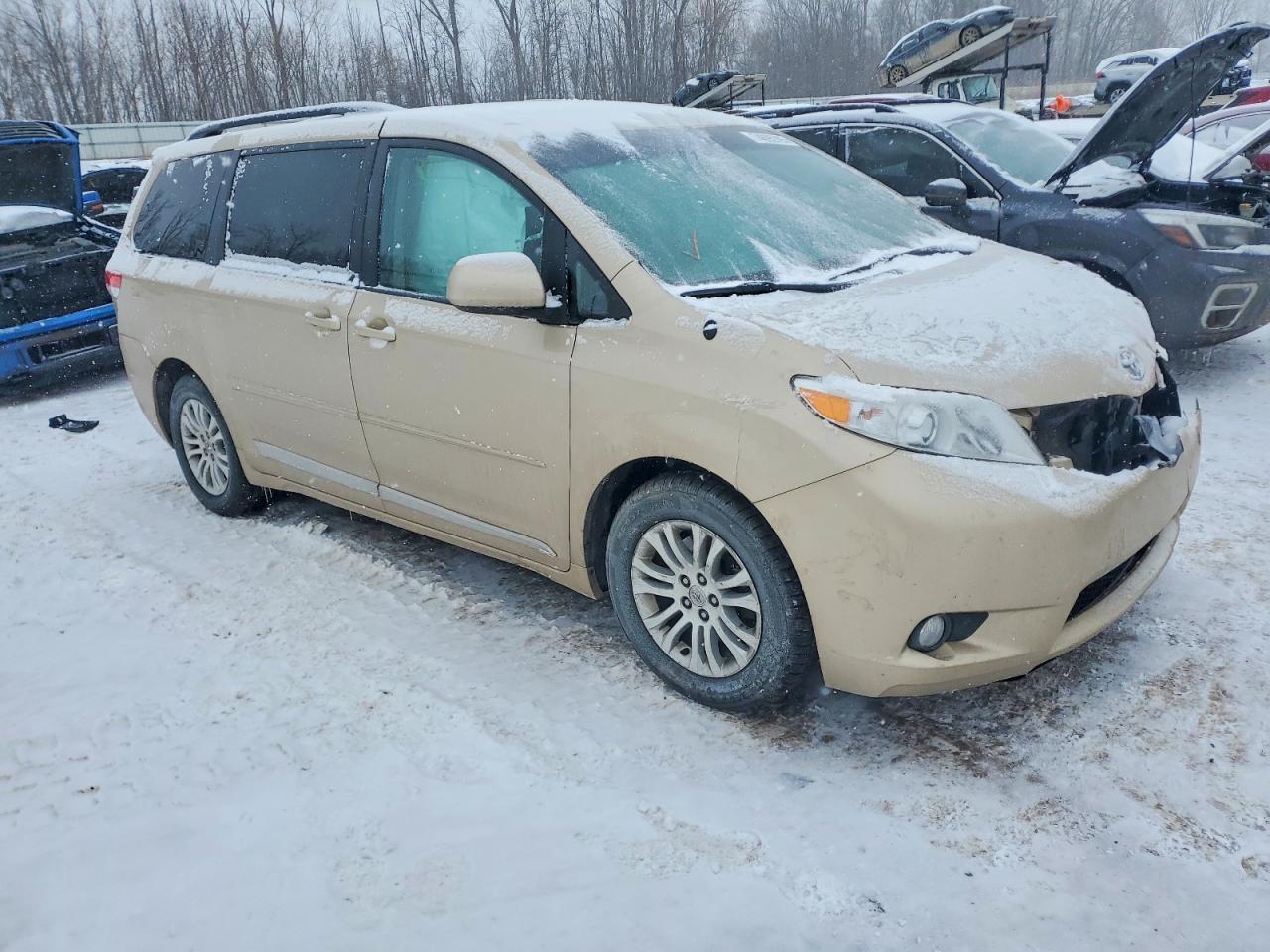 2013 TOYOTA SIENNA