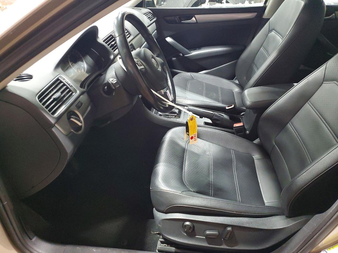 2015 VOLKSWAGEN Passat