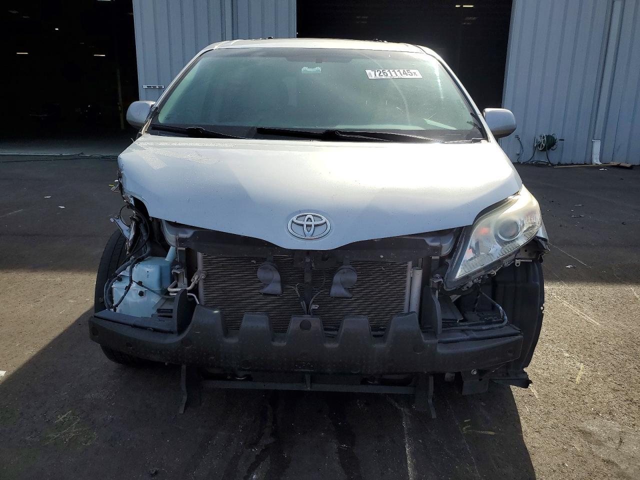 2015 TOYOTA SIENNA