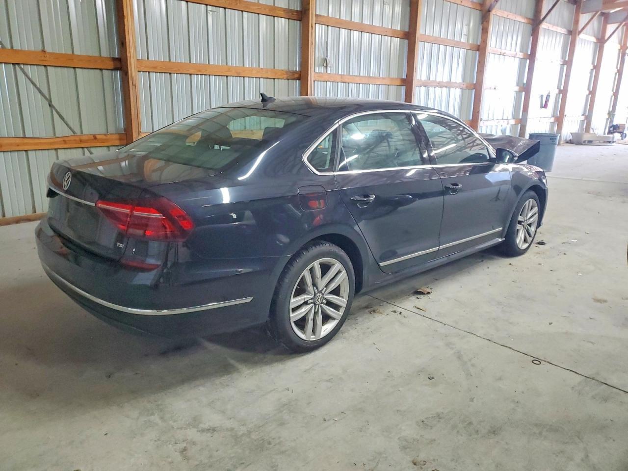 2017 VOLKSWAGEN Passat