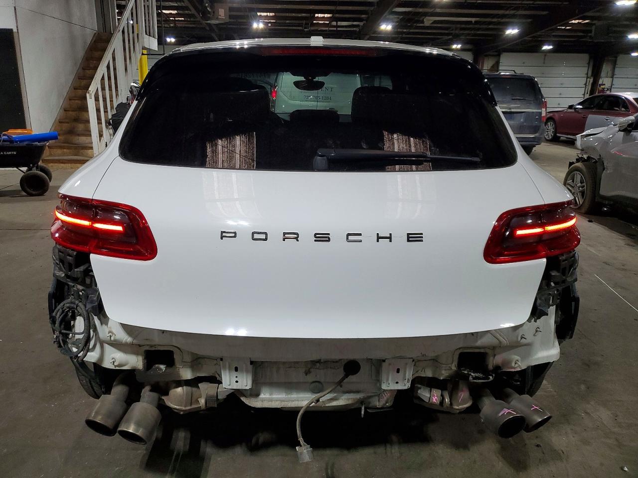 2015 PORSCHE Macan