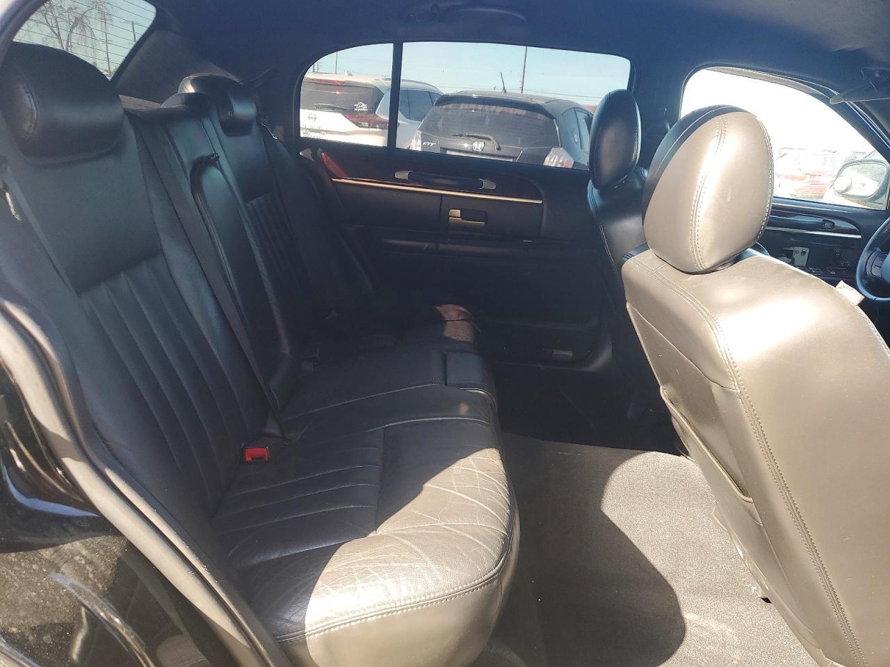 2007 LINCOLN Town Car