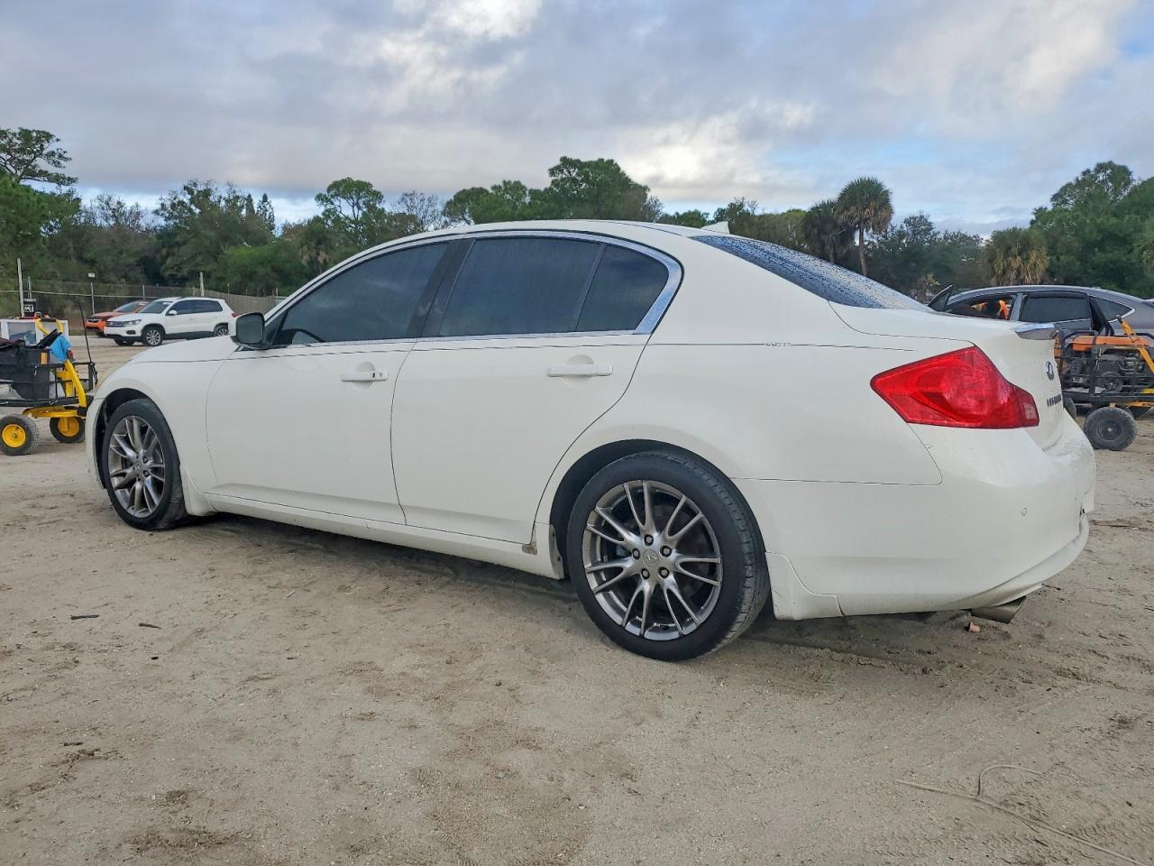 2011 INFINITI G37
