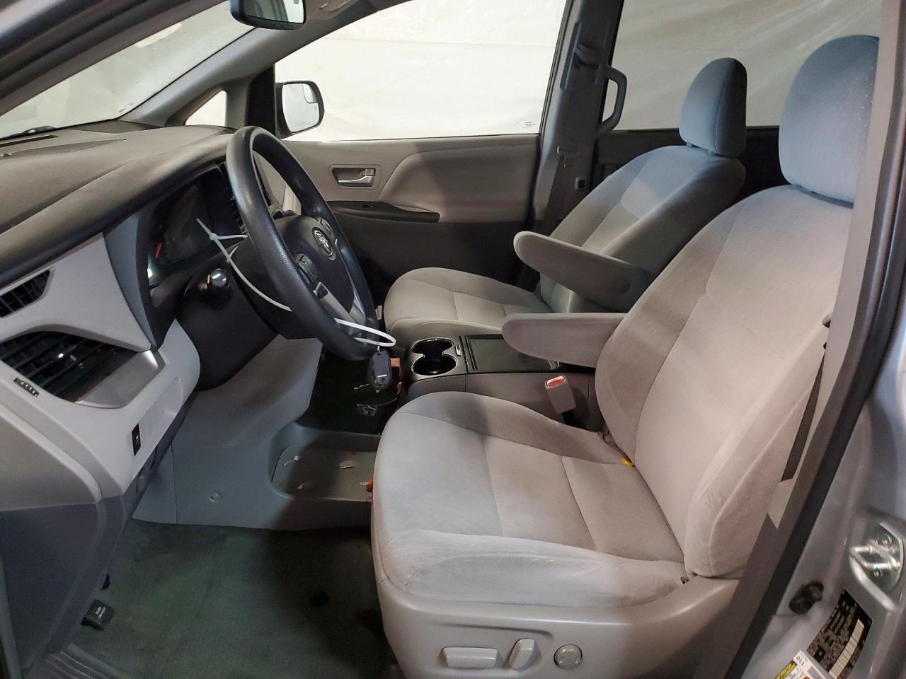 2016 TOYOTA SIENNA