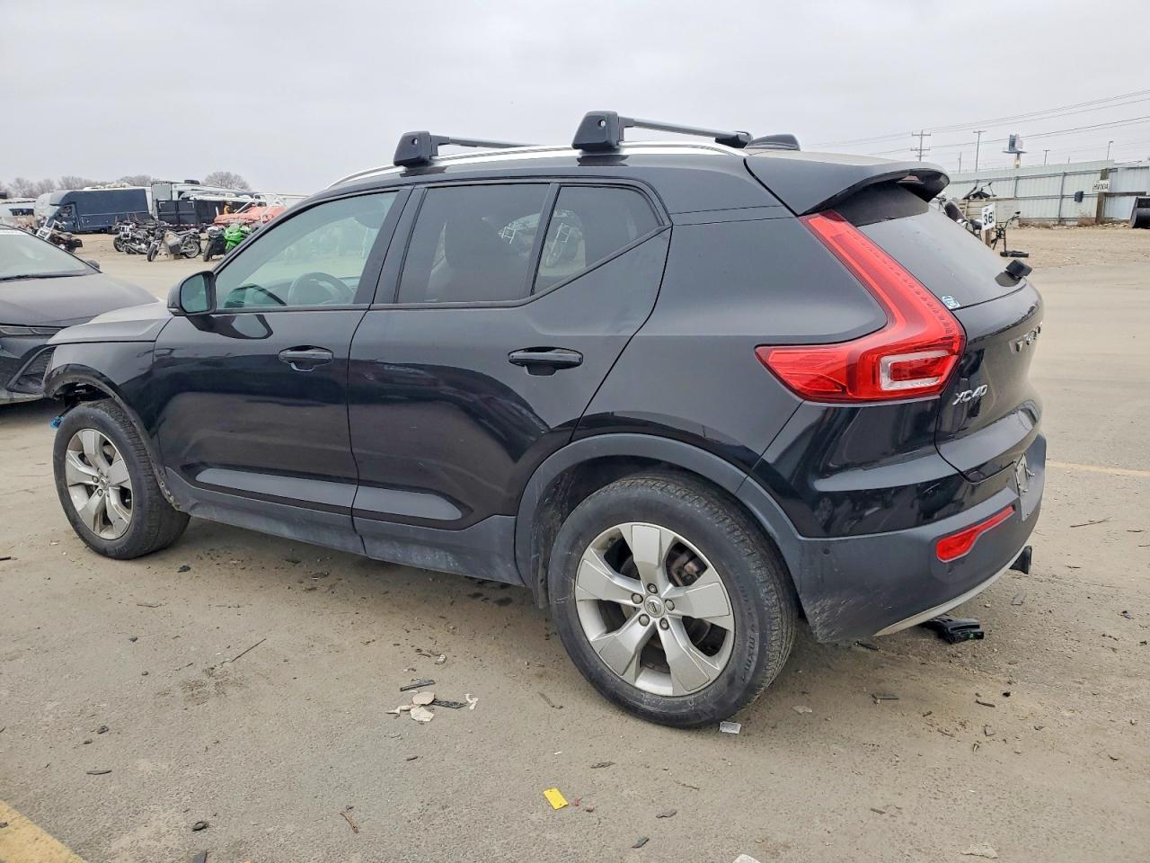 2019 VOLVO XC40