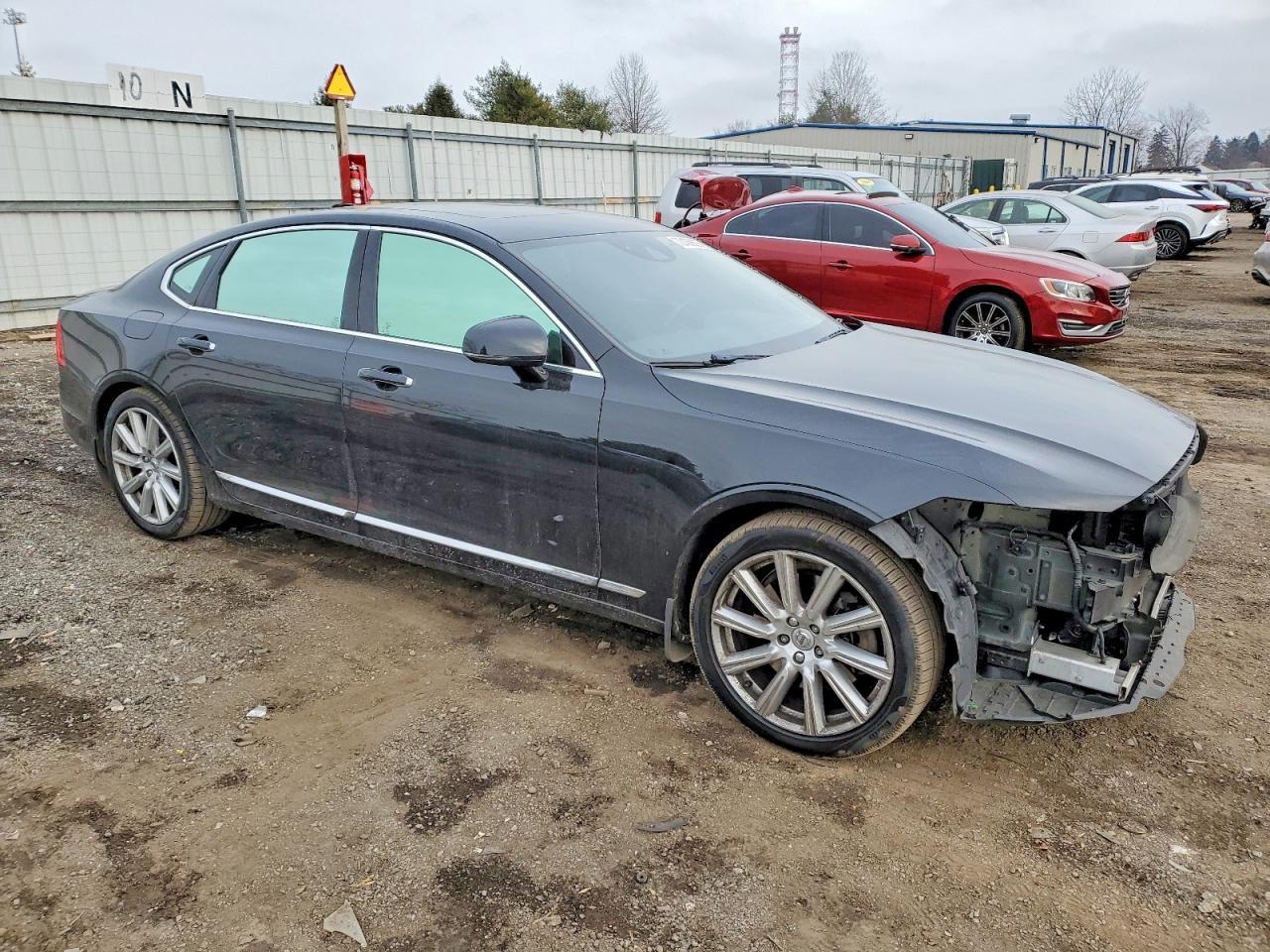 2018 VOLVO S90