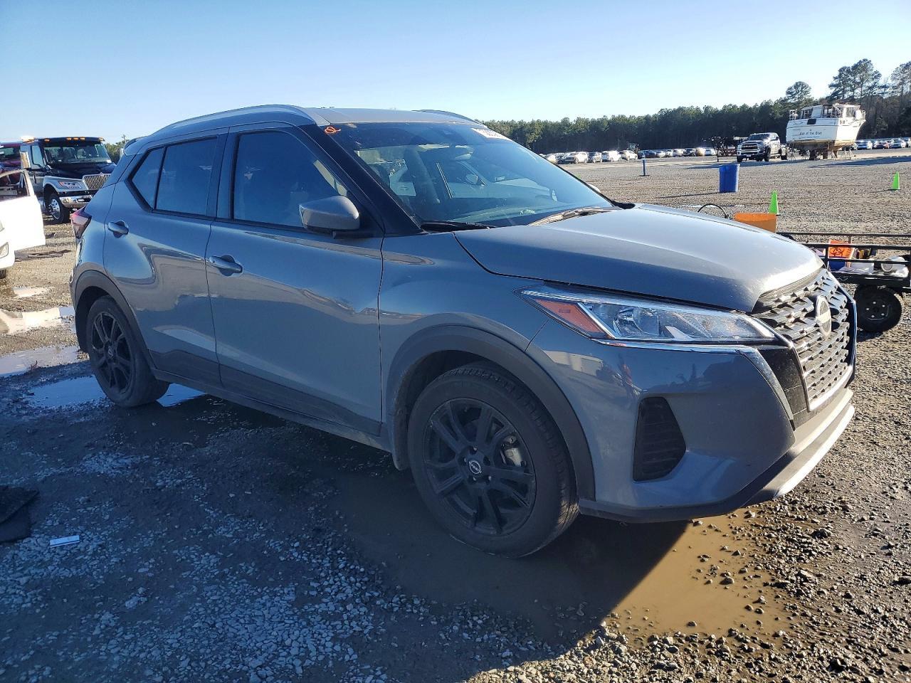 2024 NISSAN KICKS
