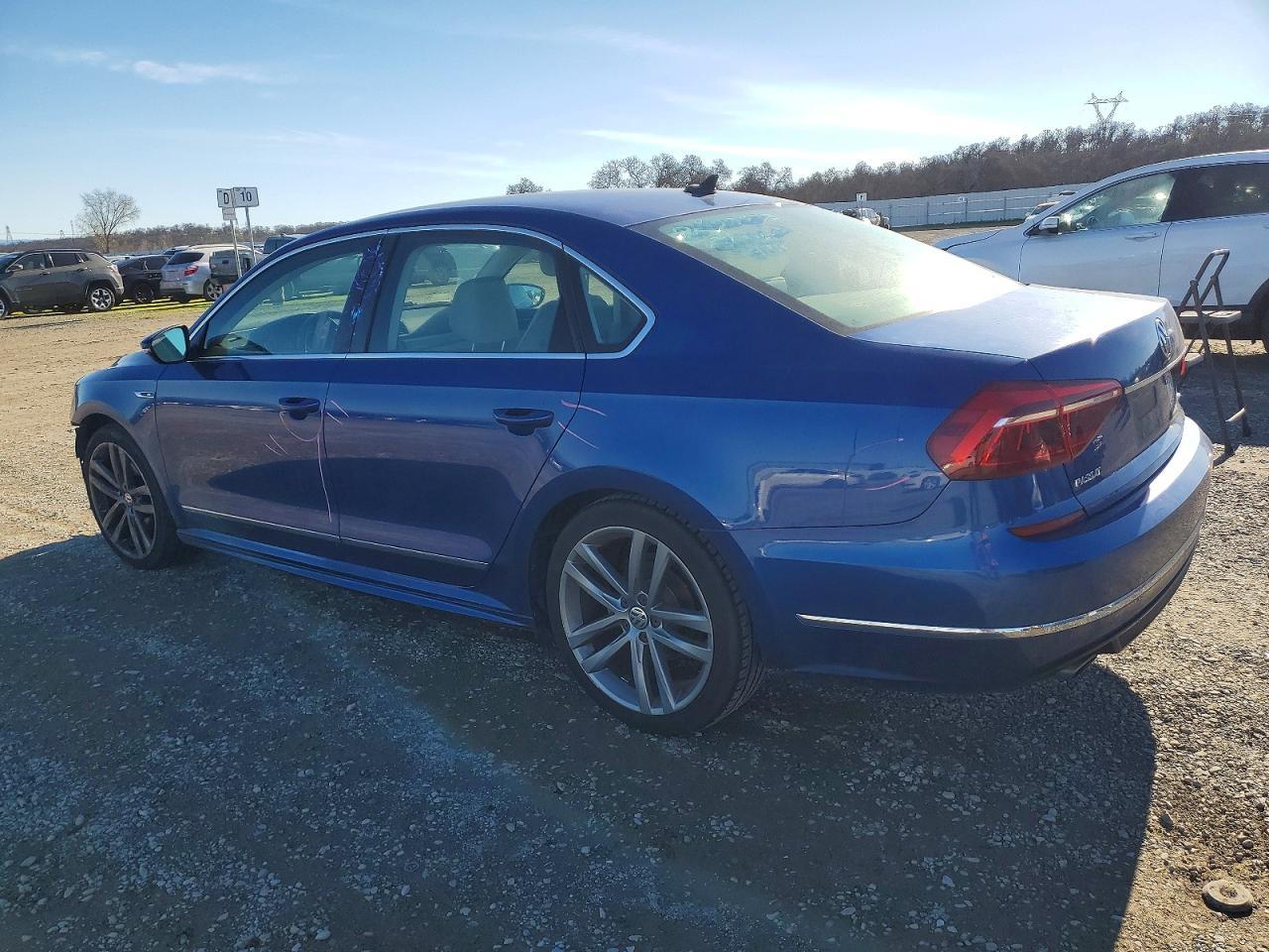 2017 VOLKSWAGEN Passat