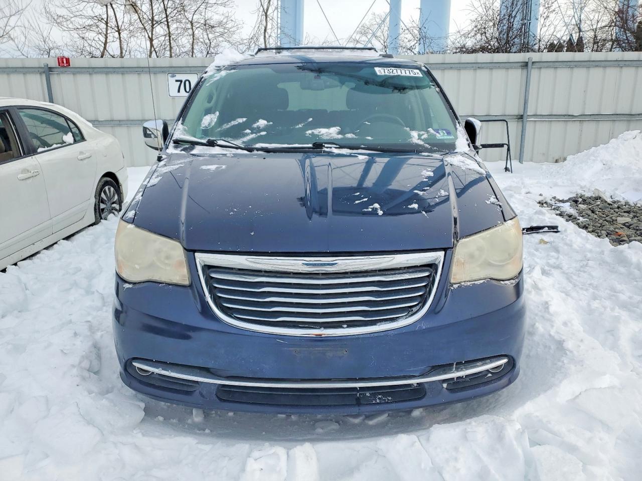 2012 CHRYSLER Town & Country