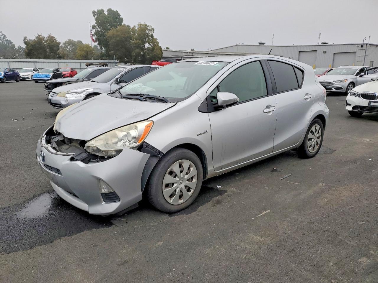 2014 TOYOTA Prius c