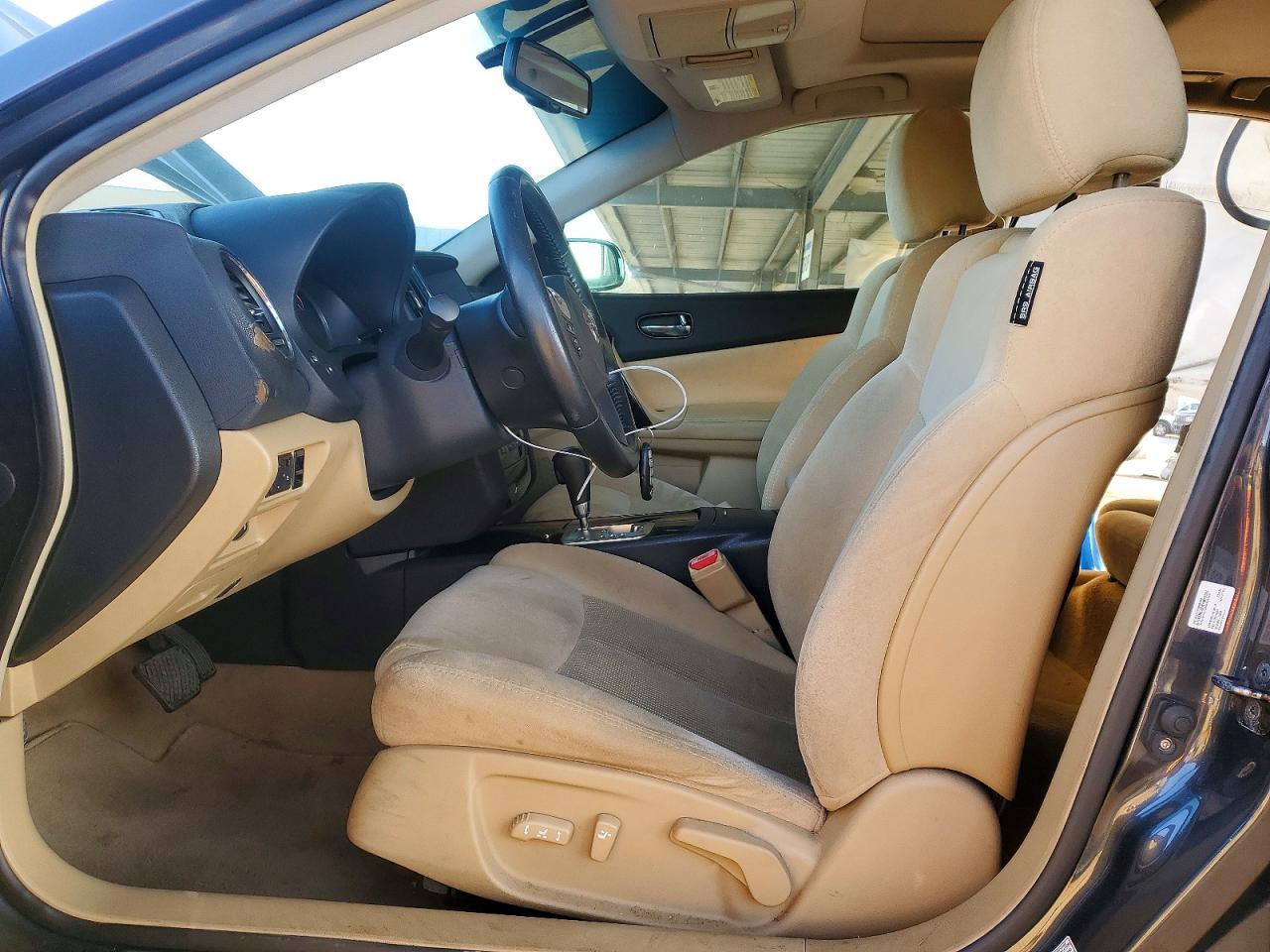 2010 NISSAN Maxima