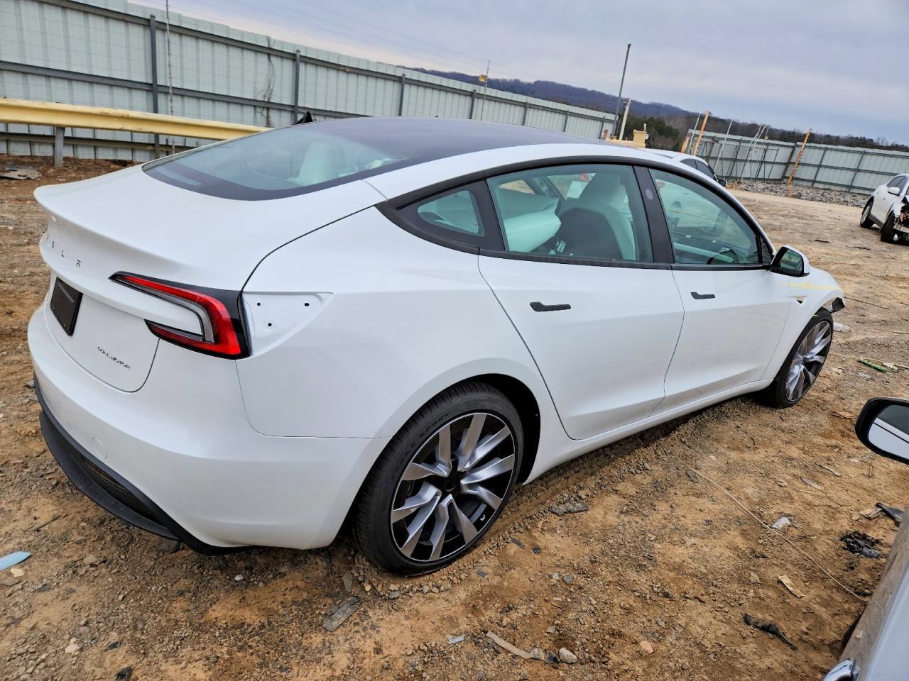 2025 TESLA MODEL 3